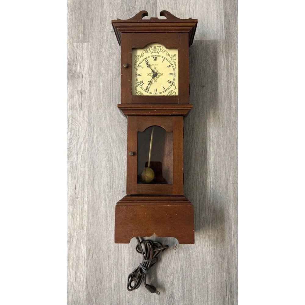 vintage Before 1950 antique Sheffield clock, Not tested. Make A Bid